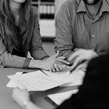 young-couple-meeting_n-b-crop-u26448